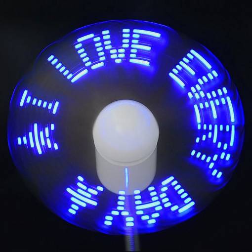 Foto - Programovatelný LED větrák do USB